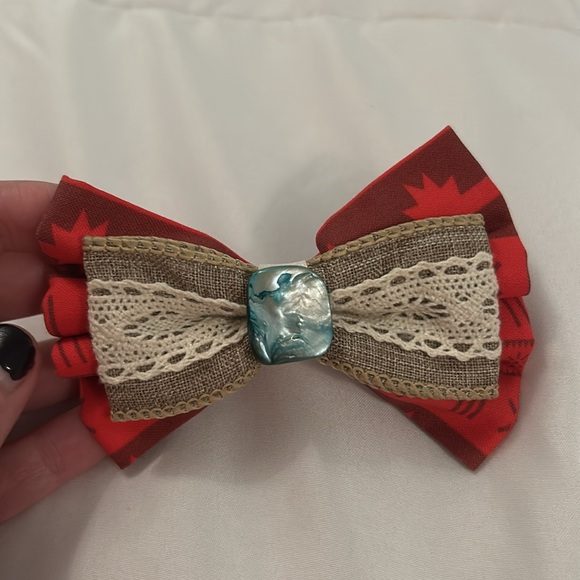 Moana Bow Hair Clip from Hot Topic - Picture 1 of 14